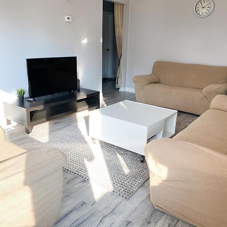 Spacious Mbr Near Kennedy Subway & Go Toronto Bagian luar foto