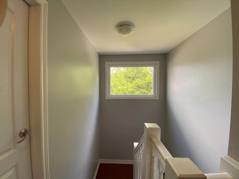 Spacious Mbr Near Kennedy Subway & Go Toronto Bagian luar foto