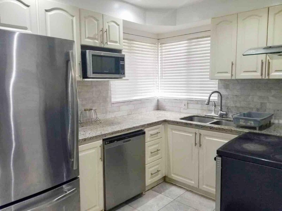 Spacious Mbr Near Kennedy Subway & Go Toronto Bagian luar foto