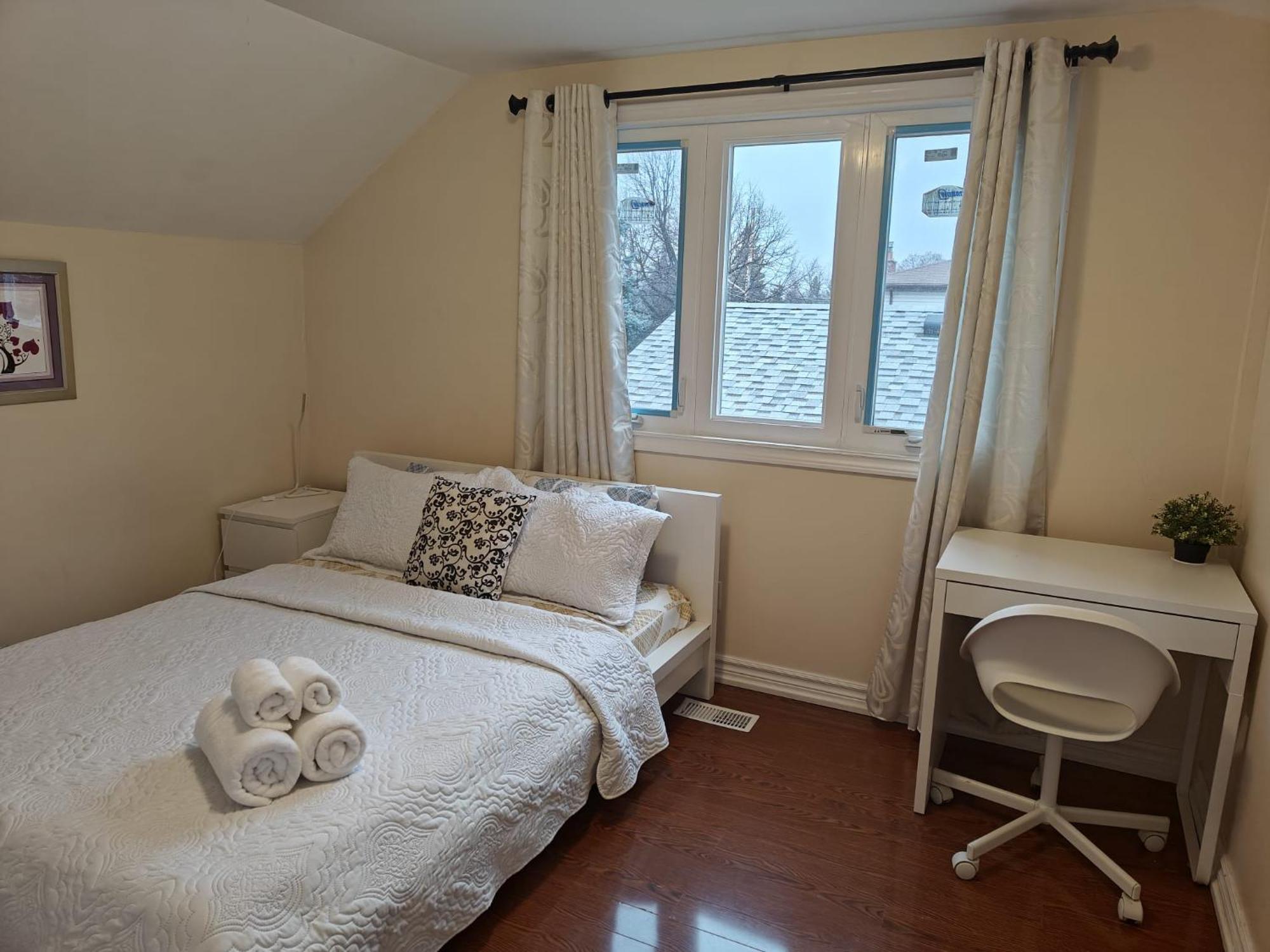 Spacious Mbr Near Kennedy Subway & Go Toronto Bagian luar foto