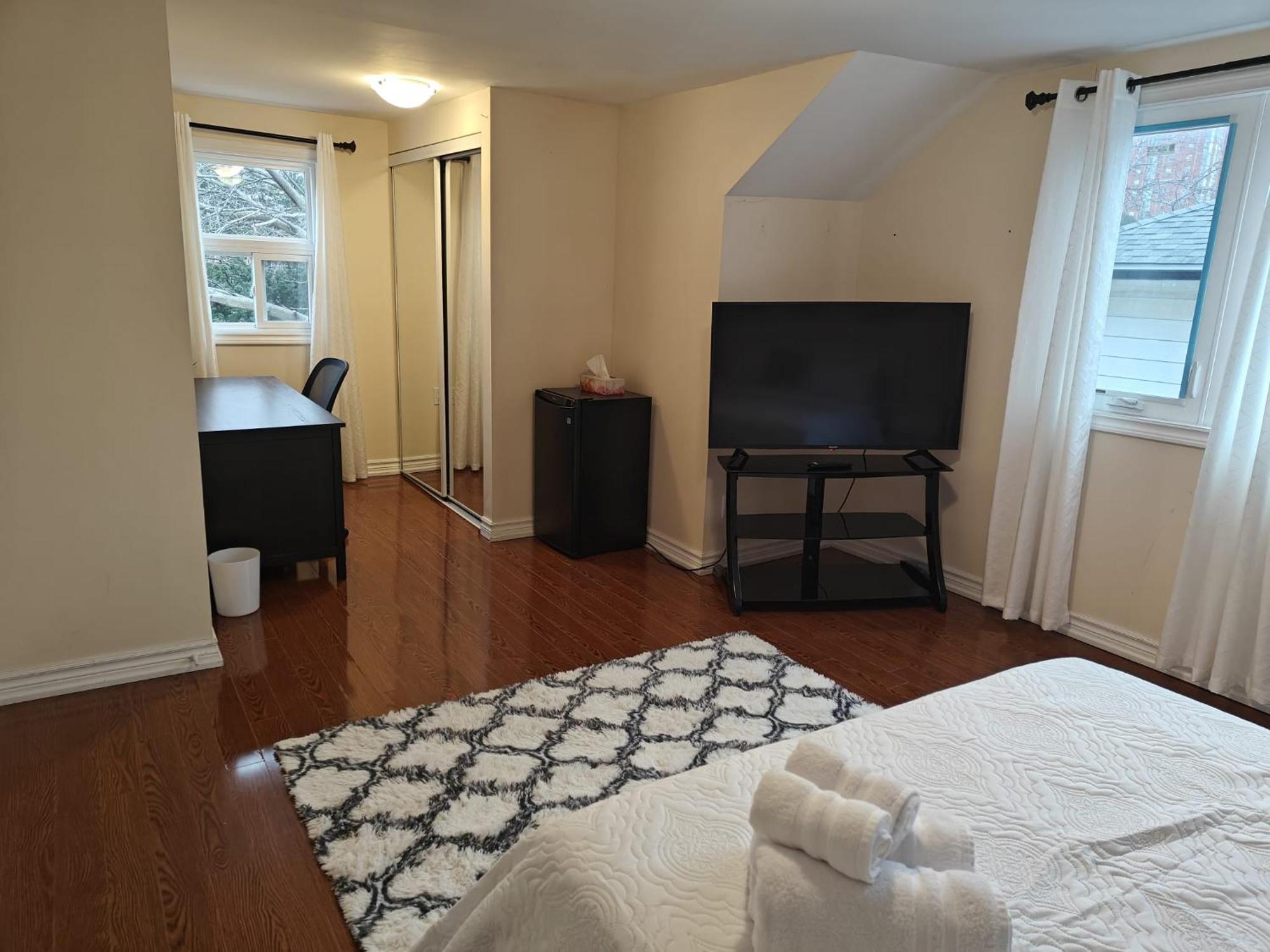 Spacious Mbr Near Kennedy Subway & Go Toronto Bagian luar foto