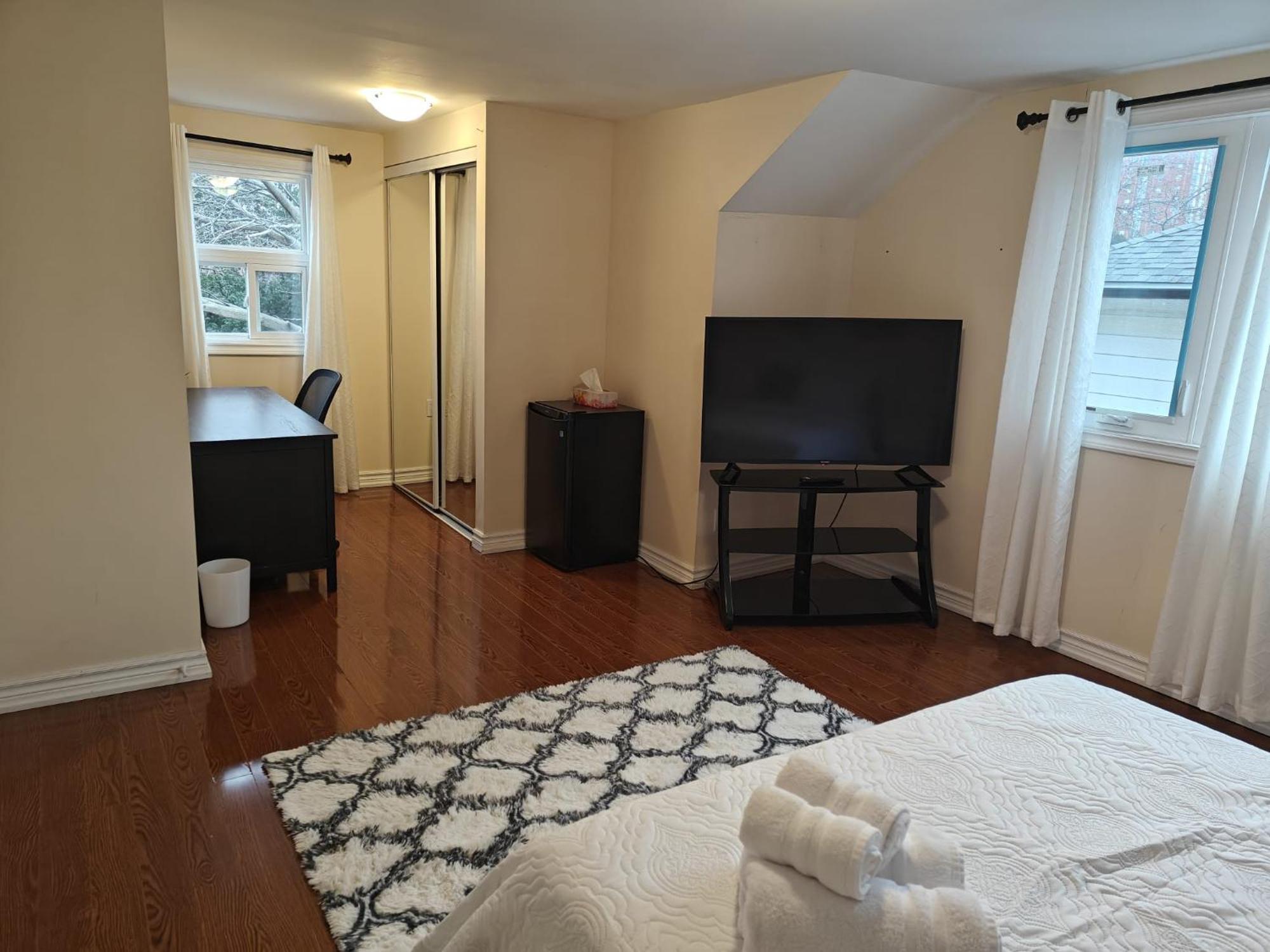 Spacious Mbr Near Kennedy Subway & Go Toronto Bagian luar foto