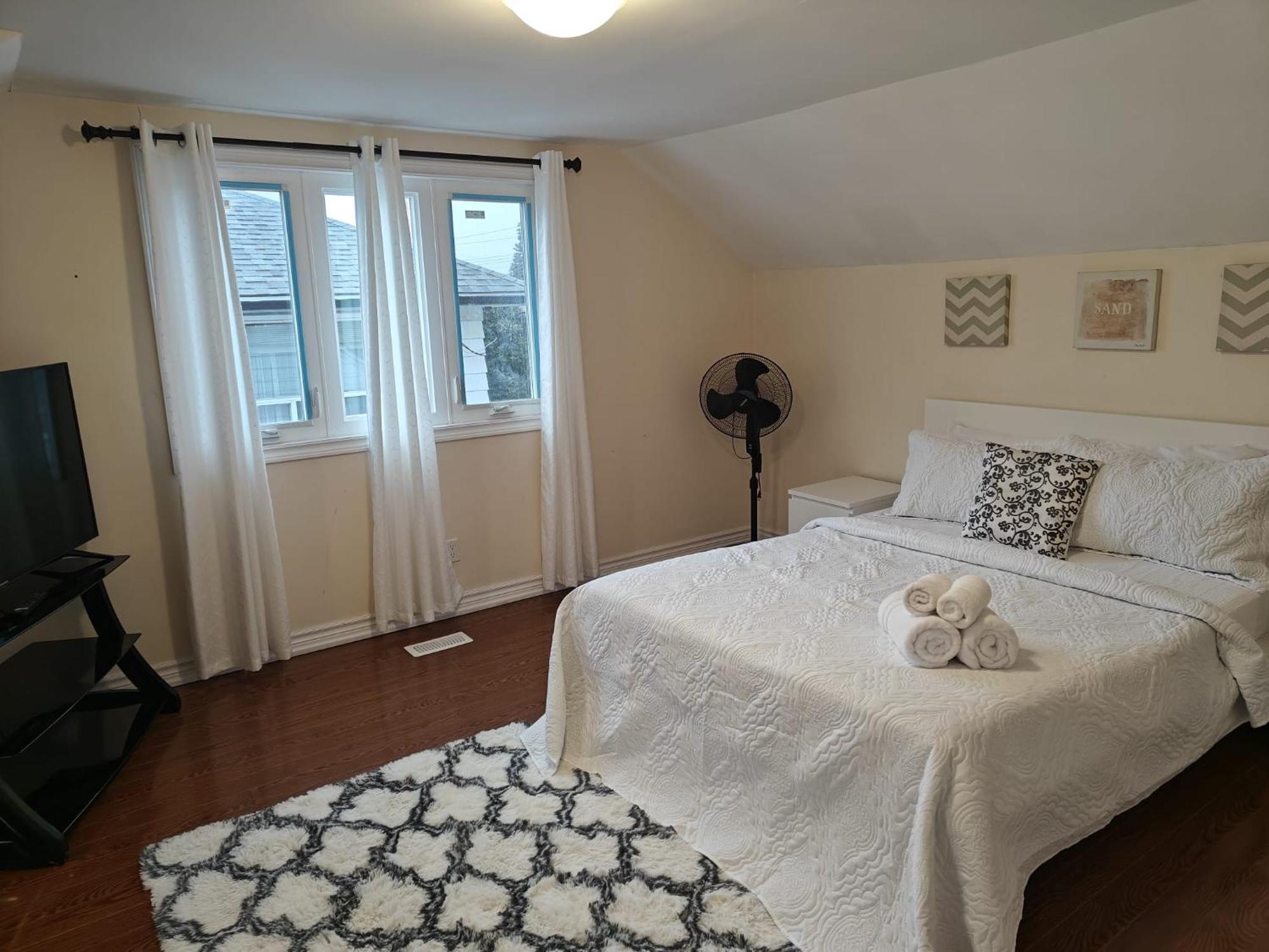 Spacious Mbr Near Kennedy Subway & Go Toronto Bagian luar foto