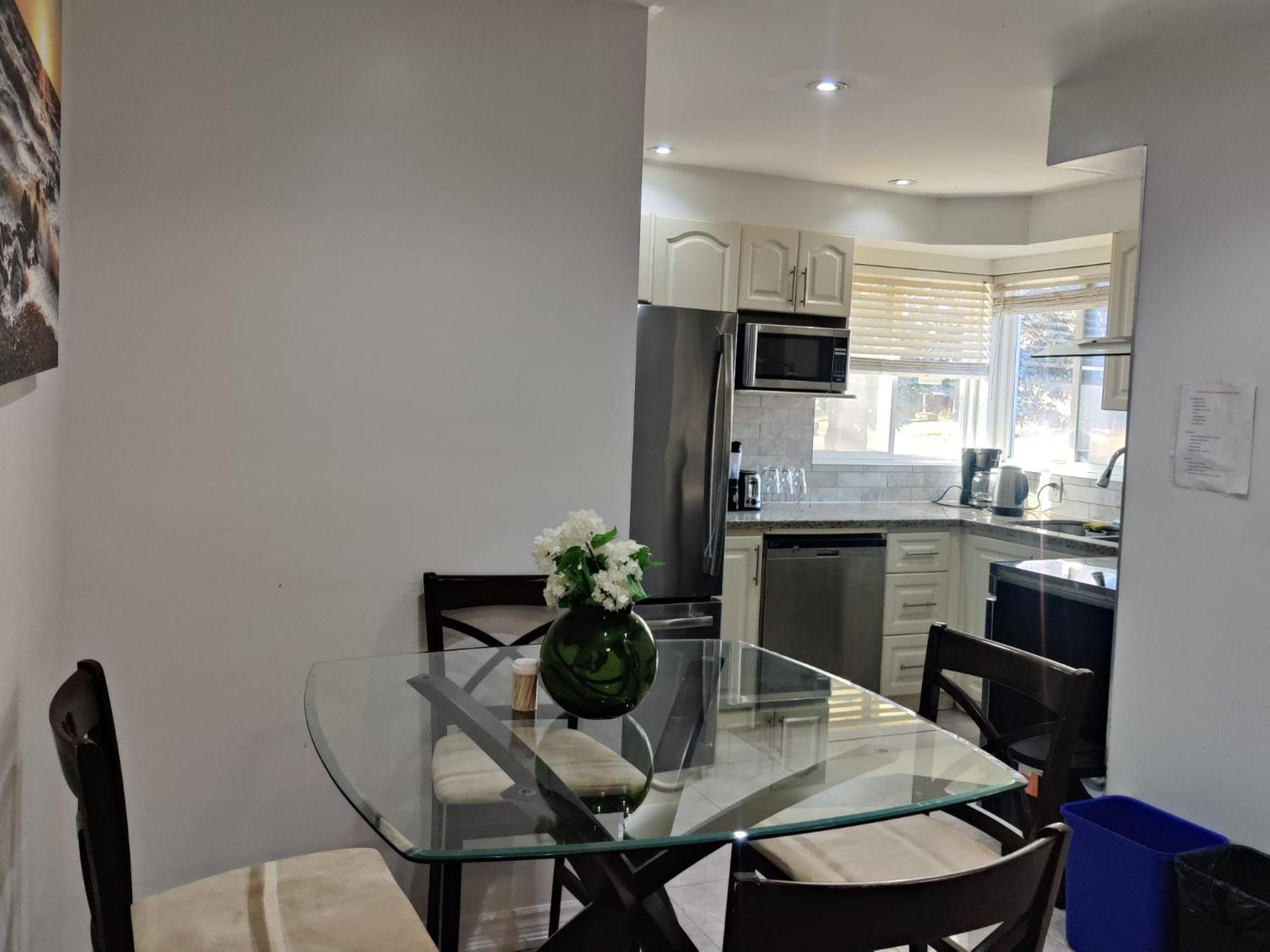 Spacious Mbr Near Kennedy Subway & Go Toronto Bagian luar foto