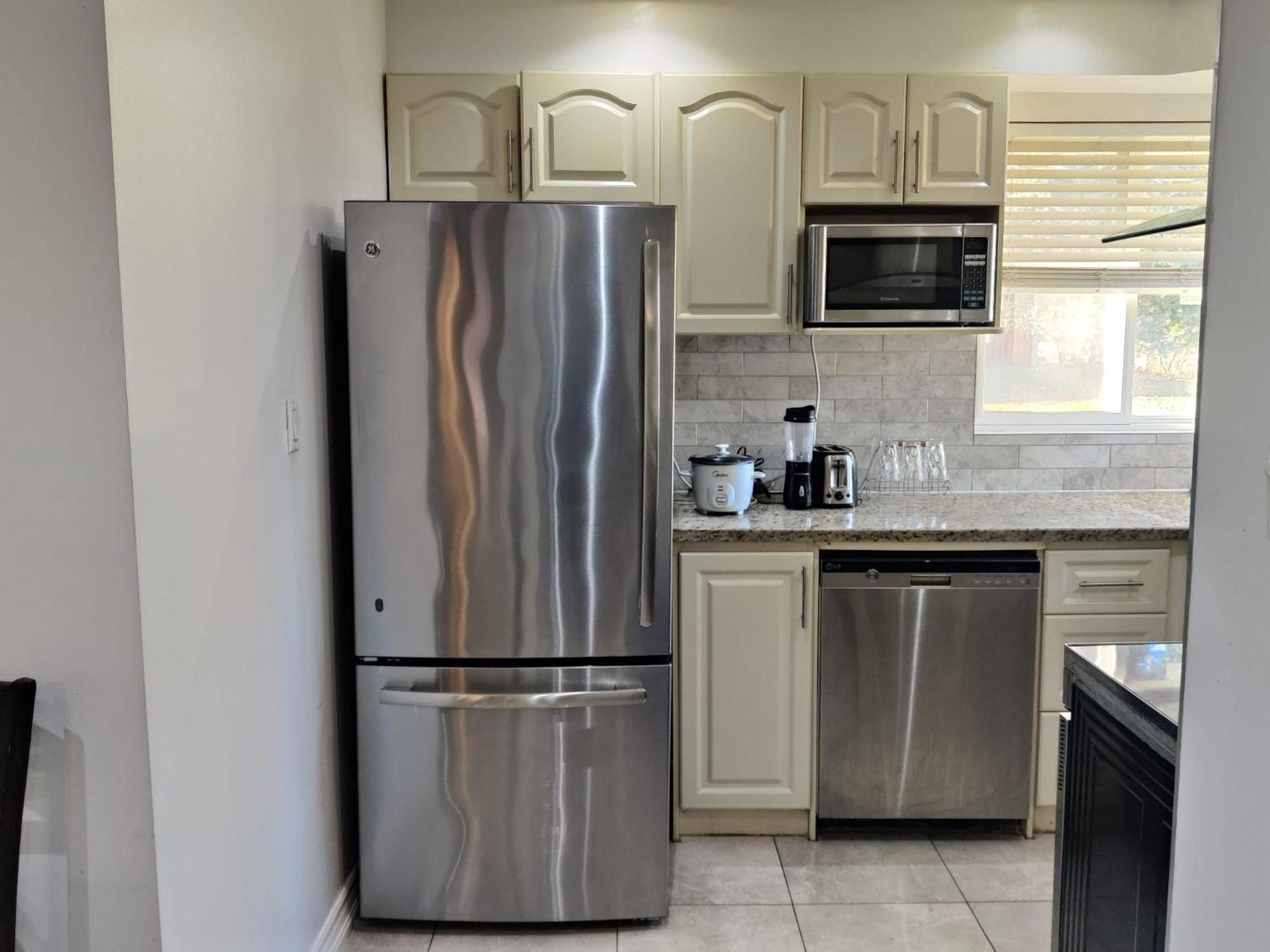 Spacious Mbr Near Kennedy Subway & Go Toronto Bagian luar foto