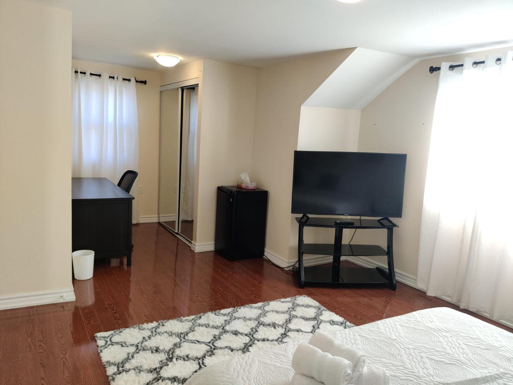 Spacious Mbr Near Kennedy Subway & Go Toronto Bagian luar foto
